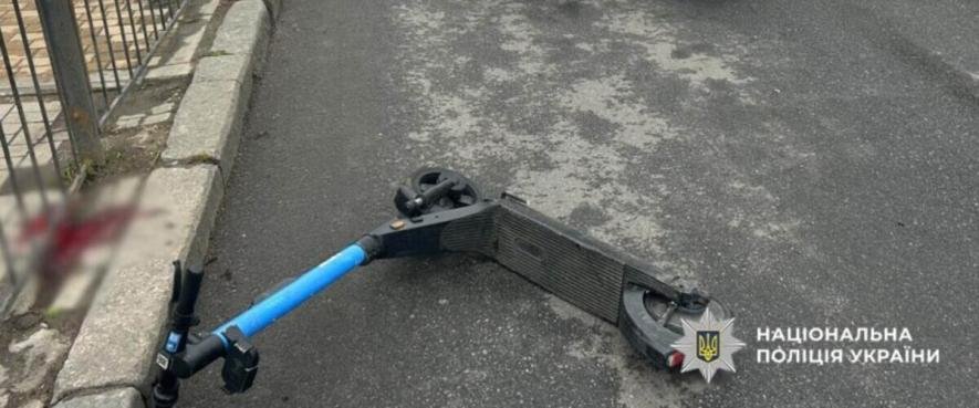 В Одесі підліток на самокаті потрапив під колеса автомобіля — хлопця госпіталізували