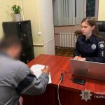 В Одесі чоловіку, який пошкодив бокове дзеркало поліцейської автівки, оголосили підозру