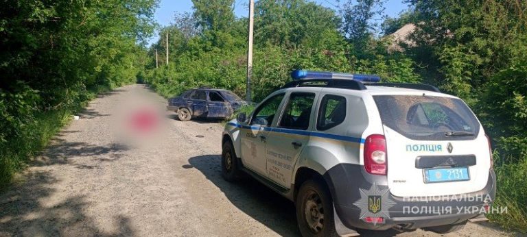 На Одещині легковик врізався в бетонний стовп — ДТП з летальними наслідками