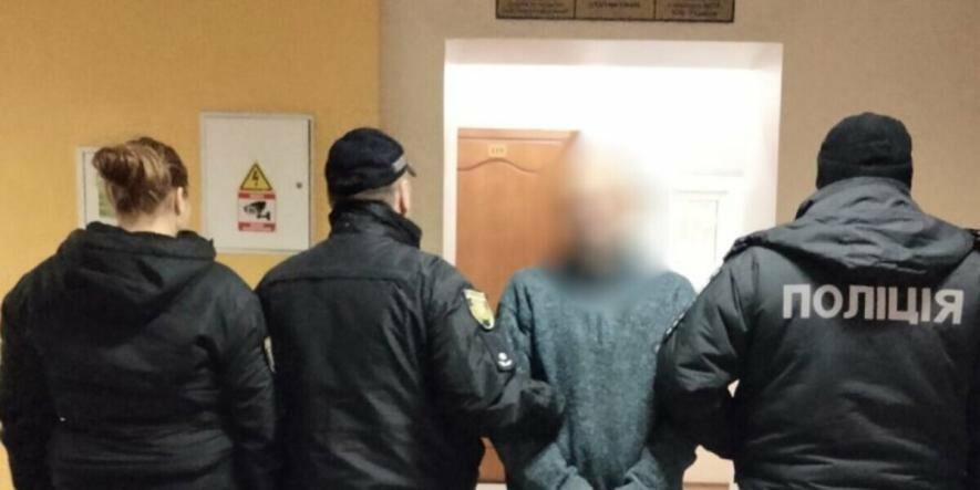 Під час застілля в Одесі через ревнощі й алкоголь чоловік ледь не поранив товариша ножем