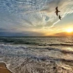 Море прогрілося, але відпочинок на пляжі під загрозою — Одесу накриє потужний шторм зі шквалами