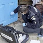В Одеській області підозрюваний у вбивстві друга сховав його тіло в лісосмузі — фото й відео
