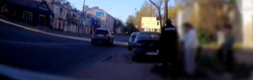 Патрульні Одеси оперативно врятували чоловіка посеред вулиці