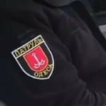 В Одесі помітили чоловіка в шевроні поліції, що слухав російську музику