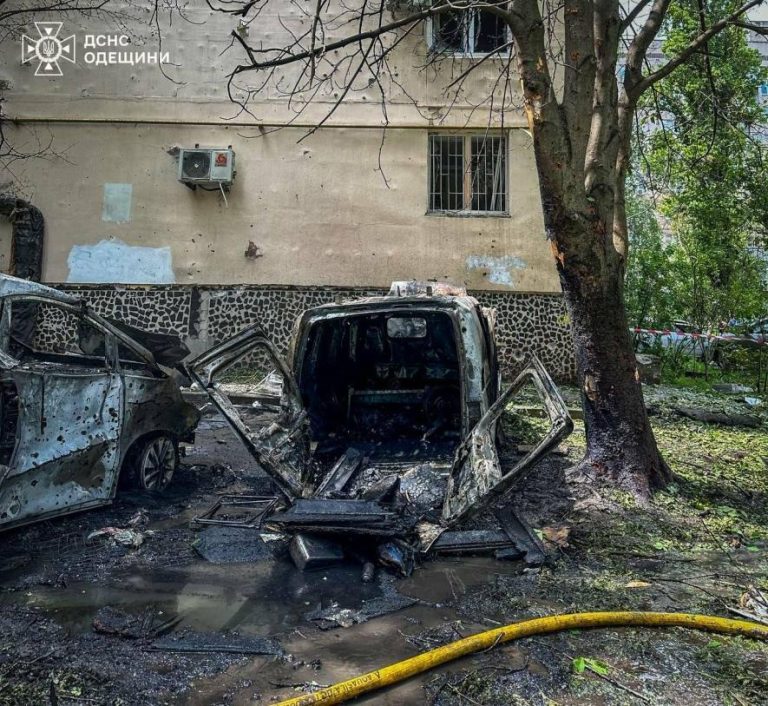 Полум’я авто й розбиті шибки: сліди атаки на Одесу 13 травня