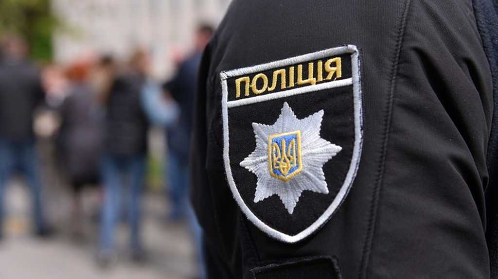 В Одесі викрили чоловіка, який видавав себе за патрульного з підробленими шевронами