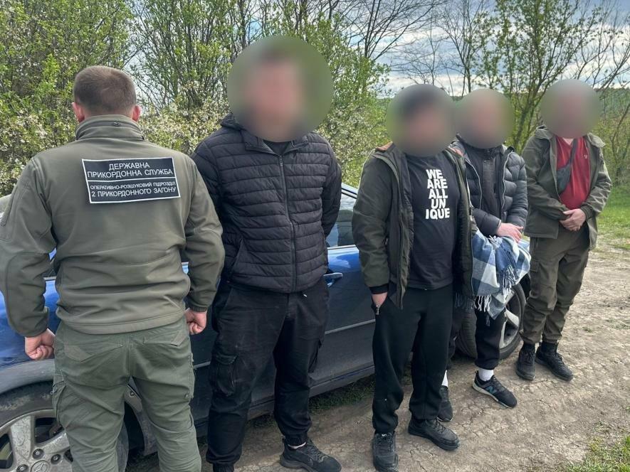 У Одеській області виявили «маршрут втечі»: прикордонники затримали трьох мандрівників — ФОТО