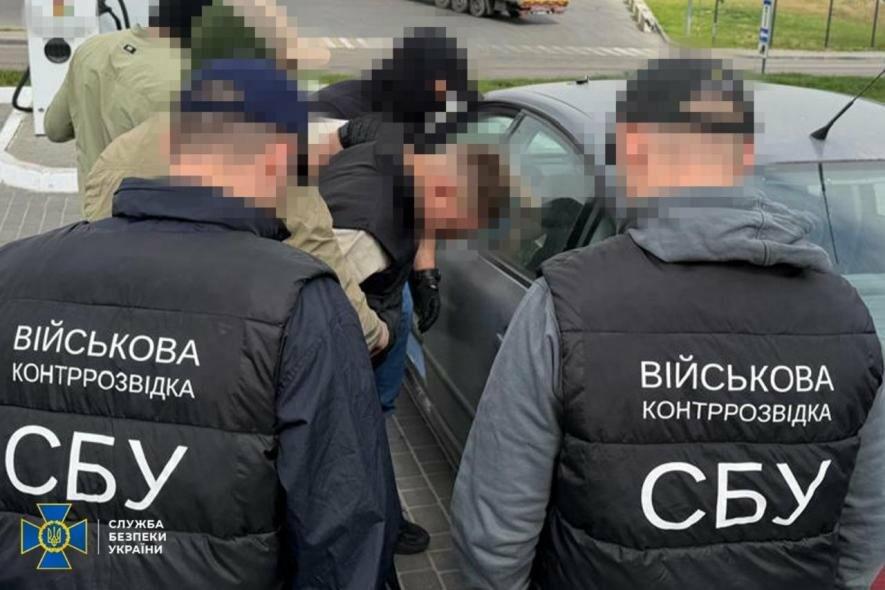 СБУ в Одесі затримала чиновника за спробу нажитися на польових наборах для військових — ФОТО