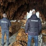 Тютюновий конвеєр постачав продукцію до Одещини: правоохоронці вилучили товар і обладнання на 13 млн грн — ФОТО
