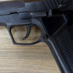 Після вуличної стрілянини в Одесі чоловік із вогнепальною зброєю вдерся в піцерію