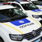 В Одесі під час затримання натовп пошкодив поліцейське авто
