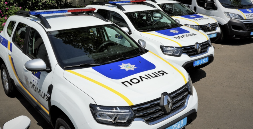 В Одесі під час затримання натовп пошкодив поліцейське авто