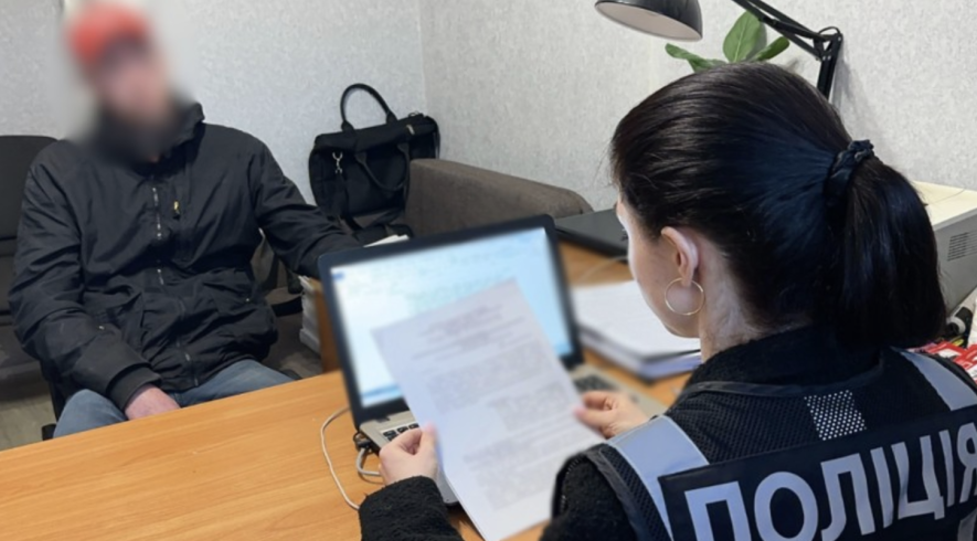 Підпал за замовленням через месенджер: одесит підпалив два авто заради «легких грошей», які так і не отримав