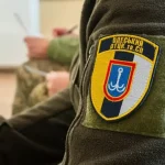 В Одесі актор звинувачує персонал ТЦК у побитті та повідомляє про зламаний палець