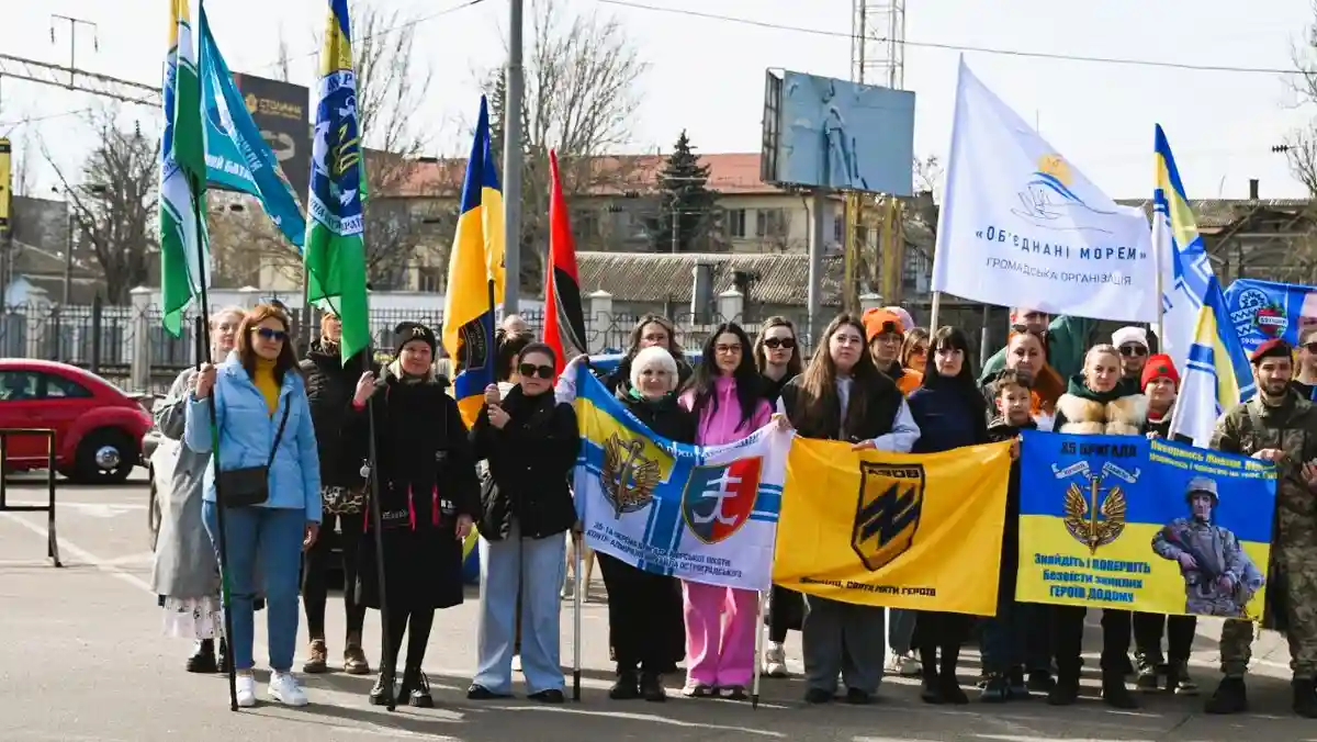 Родини полонених в Одесі влаштовують акції протесту: «Держава каже чекати, ми шукаємо самі»