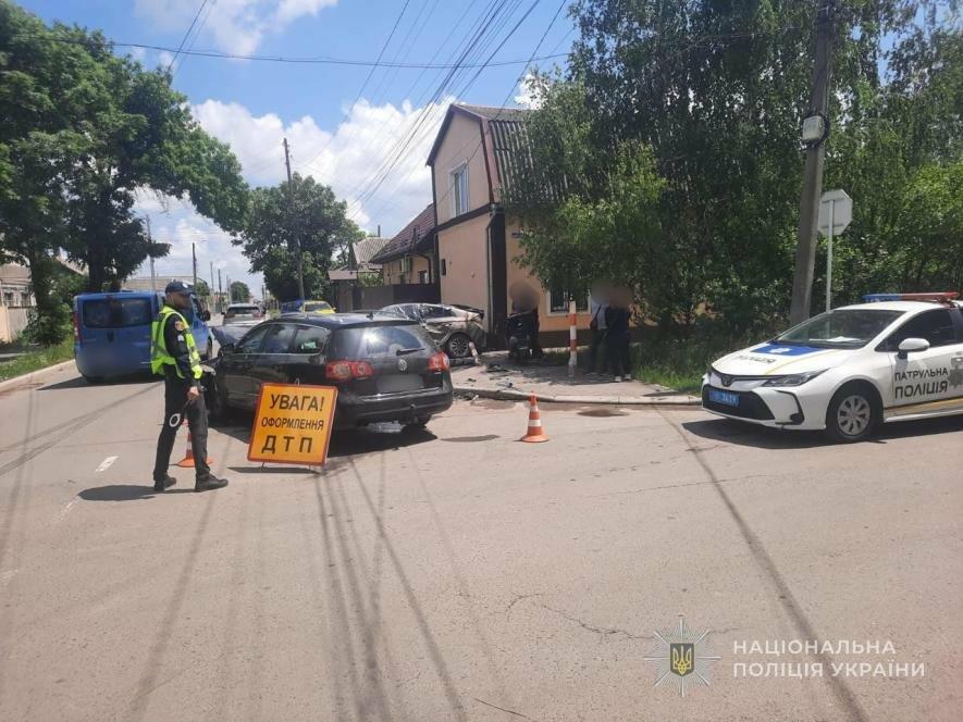 В Одеській області після зіткнення автомобіль збив дітей на тротуарі — деталі