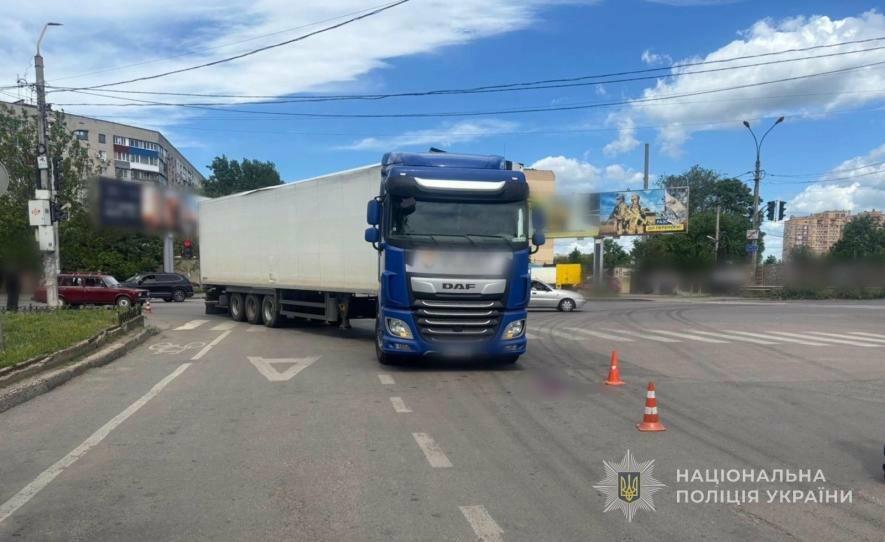 У Одесі на пішохідному переході вантажівка збила літнього чоловіка