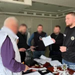 В Одесі викрили продаж медичних довідок морякам — директора медцентру спіймали на хабарі (відео)