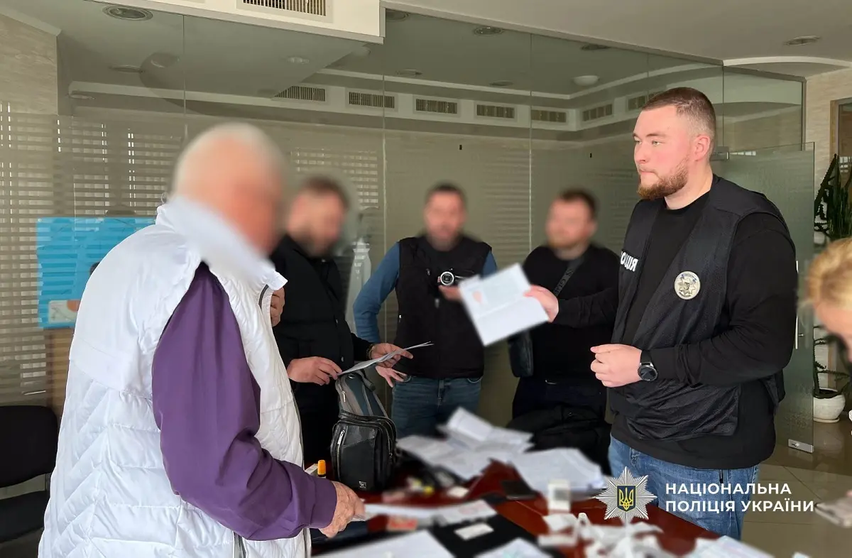 В Одесі викрили продаж медичних довідок морякам — директора медцентру спіймали на хабарі (відео)