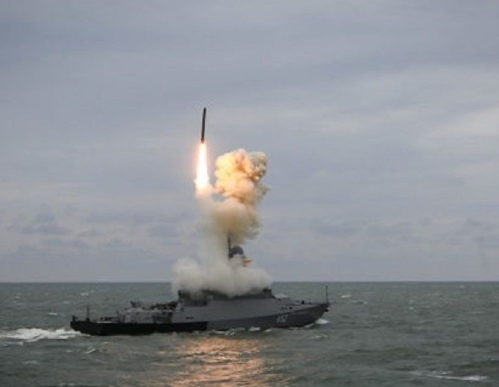 Росія стягує сотні «Калібрів» до Чорного моря — наскільки це загрожує Одесі?