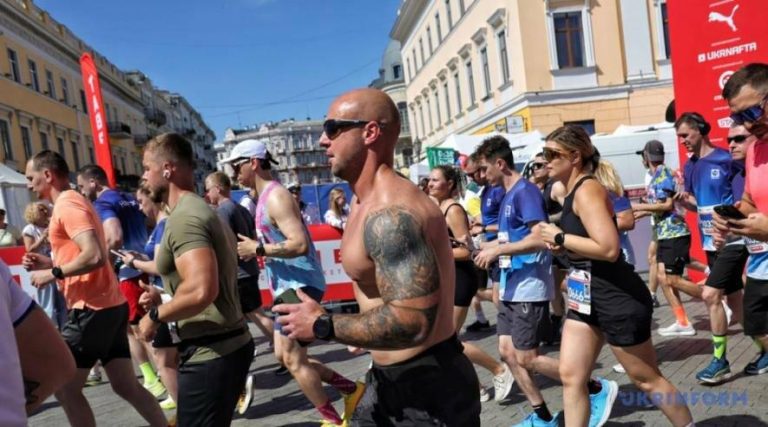 Понад 3 тисячі одеситів взяли участь у напівмарафоні на підтримку ЗСУ