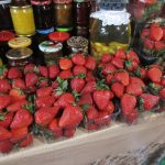 Купувати полуницю в Одесі: вигідніше на ринку чи в супермаркеті?