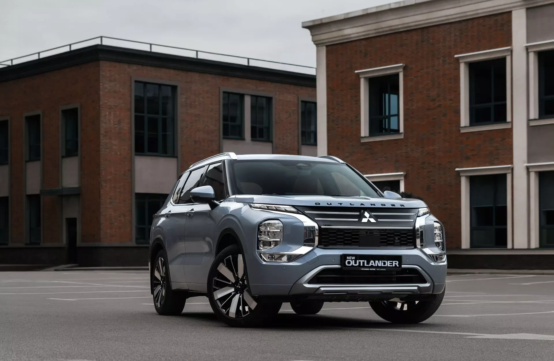 Яку комплектацію Mitsubishi Outlander обрати для сім’ї, подорожей чи преміального комфорту?