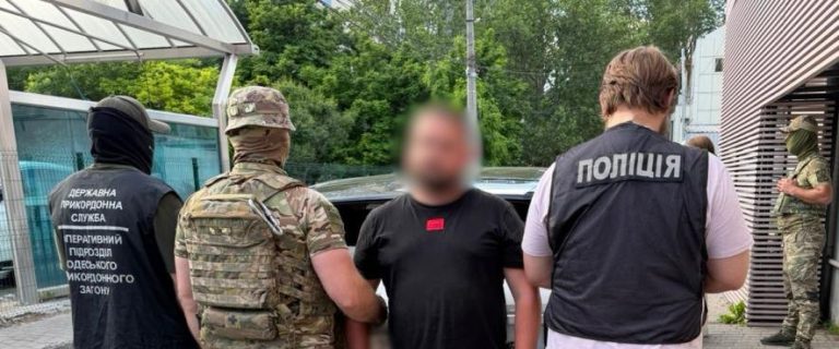 Одеситу повідомили про підозру у справі про поїздку до Польщі за 16 тисяч доларів
