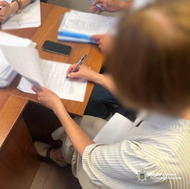 В Одесі підозрюють посадовицю у спричиненні збитків під час закупівлі для освіти