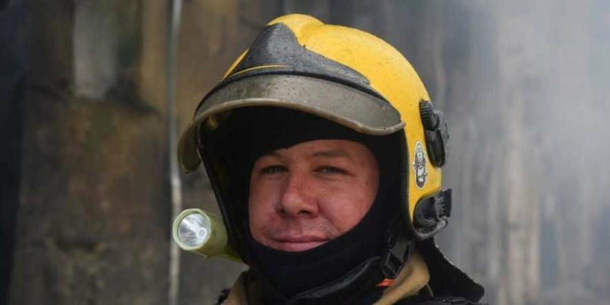 В Одесі в багатоповерхівці сталася пожежа — рятувальники врятували чоловіка з квартири