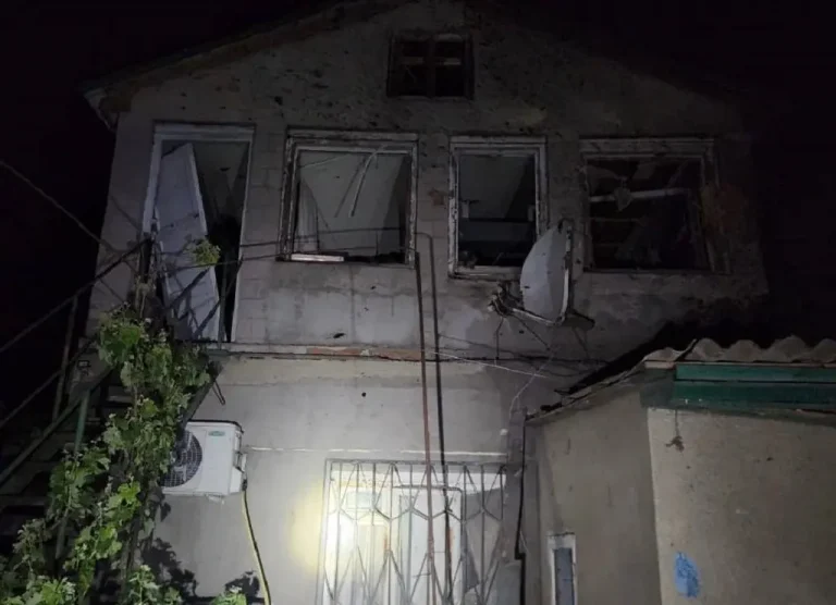 Нічний удар дронів по Одещині: в Одесі поранено чоловіка, у Чорноморську пошкоджено будинки (фото)