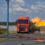 На півдні Одещини російський дрон влучив в АЗС і спричинив загоряння газовоза