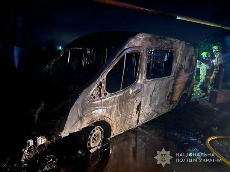 Підозрюваного в підпалі військового мікроавтобуса на Одещині затримали наступного дня