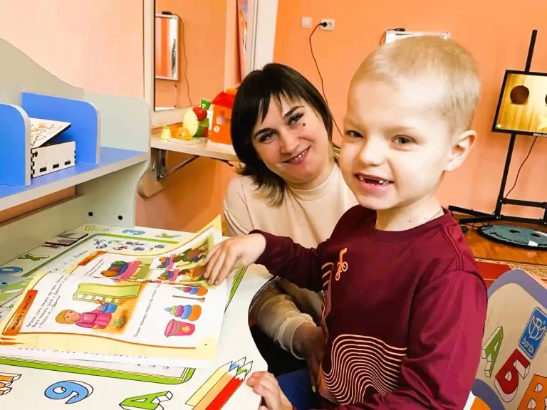 Шукаючи допомоги по всій Україні, нарешті знайшли її вдома: як невеликий центр на Одещині змінює життя дітей