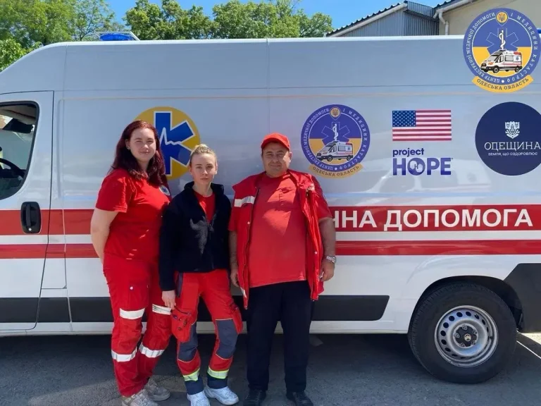 В Одесі бригада швидкої допомоги майже півгодини реанімувала чоловіка після зупинки серця