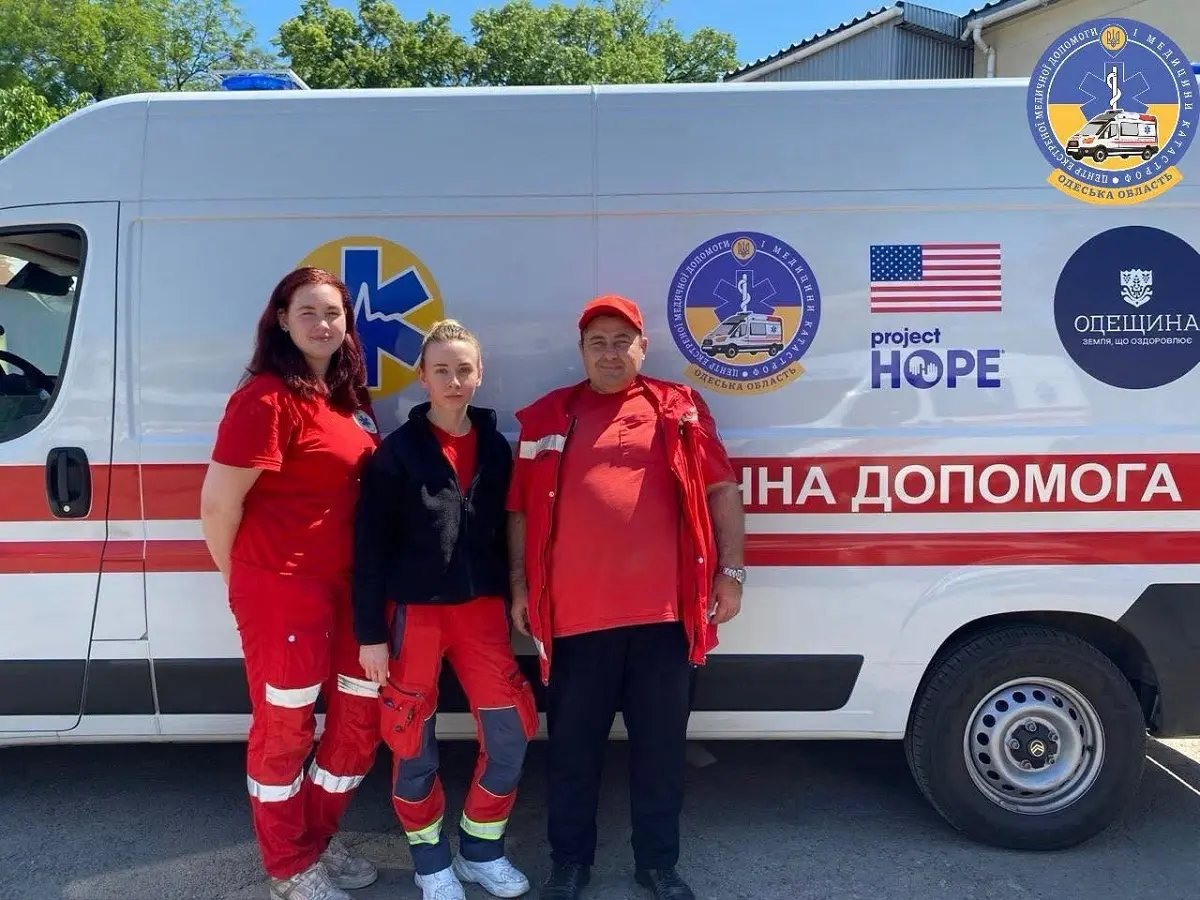 В Одесі бригада швидкої допомоги майже півгодини реанімувала чоловіка після зупинки серця