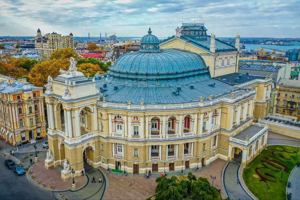 Одеса обігнала Карпати: куди українці найчастіше планують поїхати цього літа