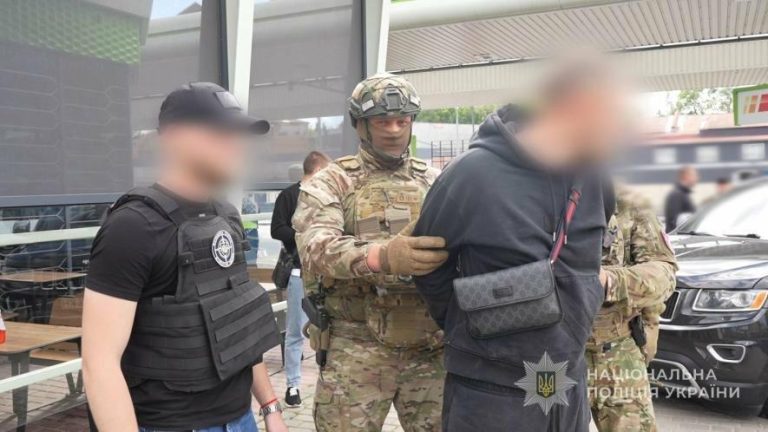 На Одещині військовий вимагав у матері хабара за “тепле місце” в тилу для її сина — ФОТО, ВІДЕО