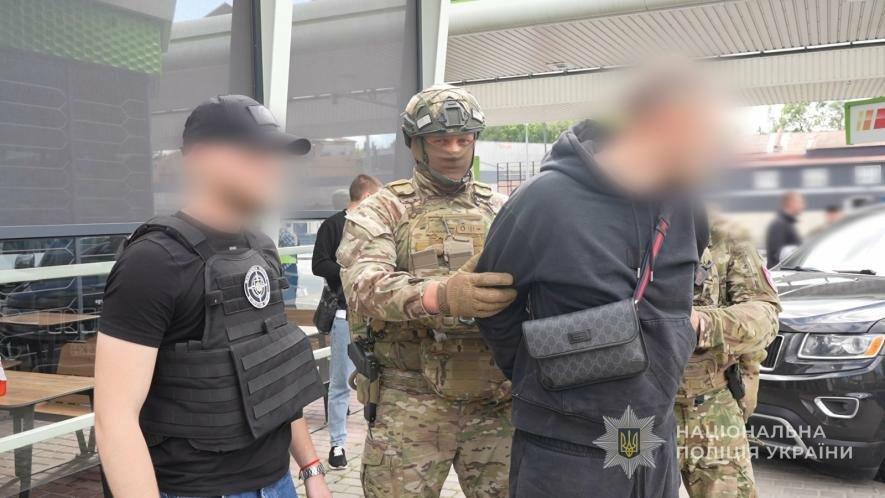 На Одещині військовий вимагав у матері хабара за “тепле місце” в тилу для її сина — ФОТО, ВІДЕО
