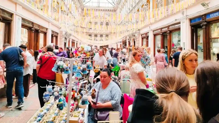 Пасаж засяяв: велике літнє святкування в центрі Одеси — яскраві фото
