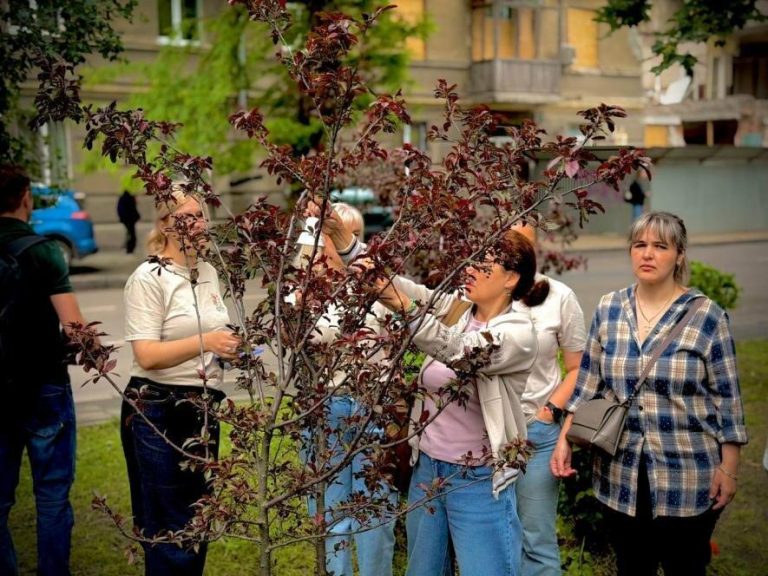 В Одесі створили меморіальний сад загиблих дітей — замість голосів лунають дзвіночки