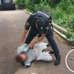 Поліція в Одесі затримала чоловіка з ножем, який налякав перехожих
