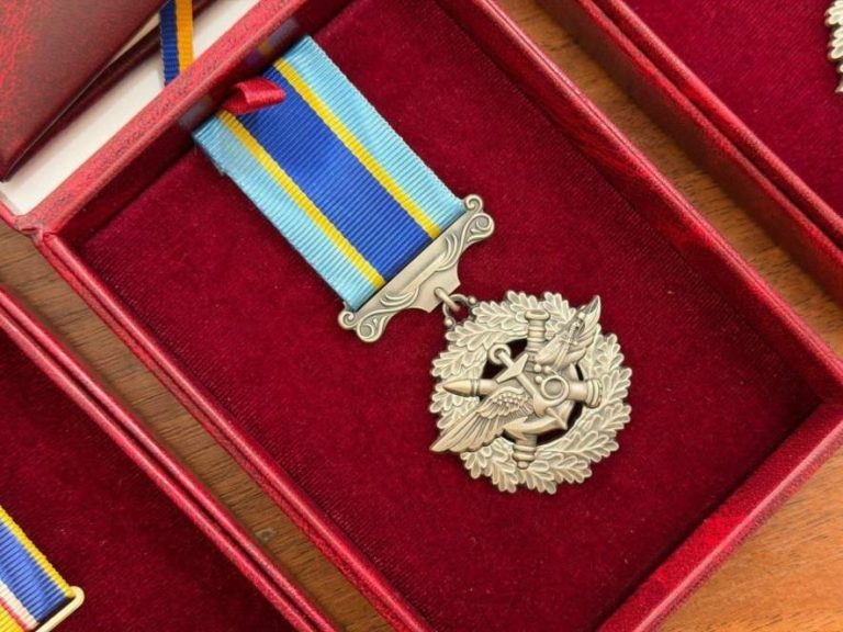 В Одещині родині загиблого прикордонника передали посмертну відзнаку