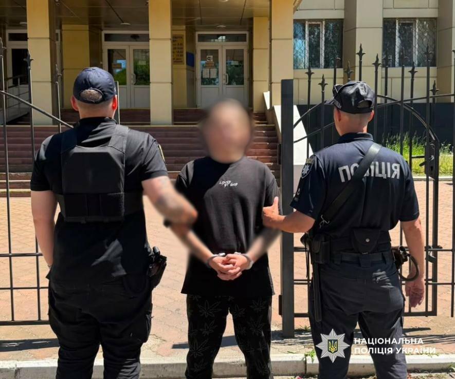 Пʼяні розбірки в Одесі: у двох районах — ножем у груди та побиття милицею — ФОТО