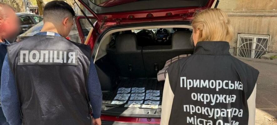 В одеському виші викрили корупційну мережу: конверти з грошима та підроблені списки студентів — ФОТО