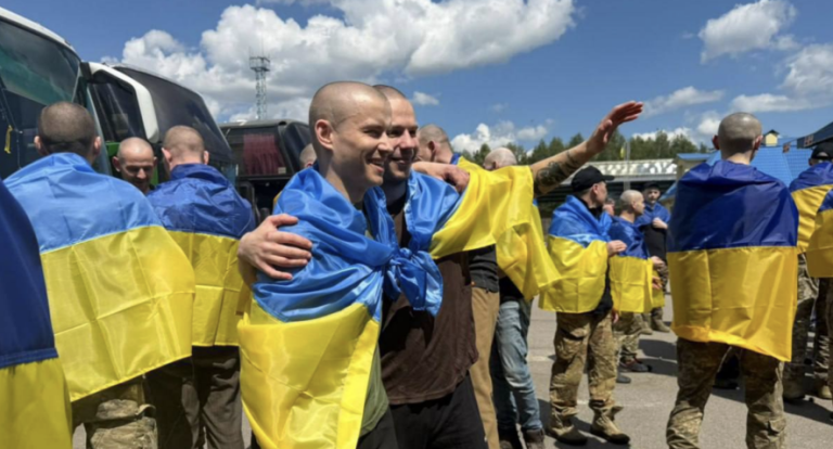 Одещина вітає 12 захисників, які повернулися з російського полону — ФОТО