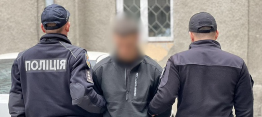 У центрі Одеси до суду передано справу молодика, підозрюваного у смертельному ударі перехожого