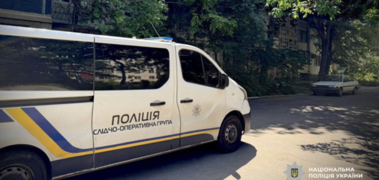 Неповнолітня дівчина випала з вікна багатоповерхівки в Київському районі Одеси