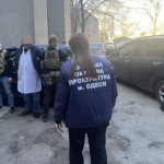 Офтальмолога з Одеси підозрюють у схемі “торгівлі відстрочками”