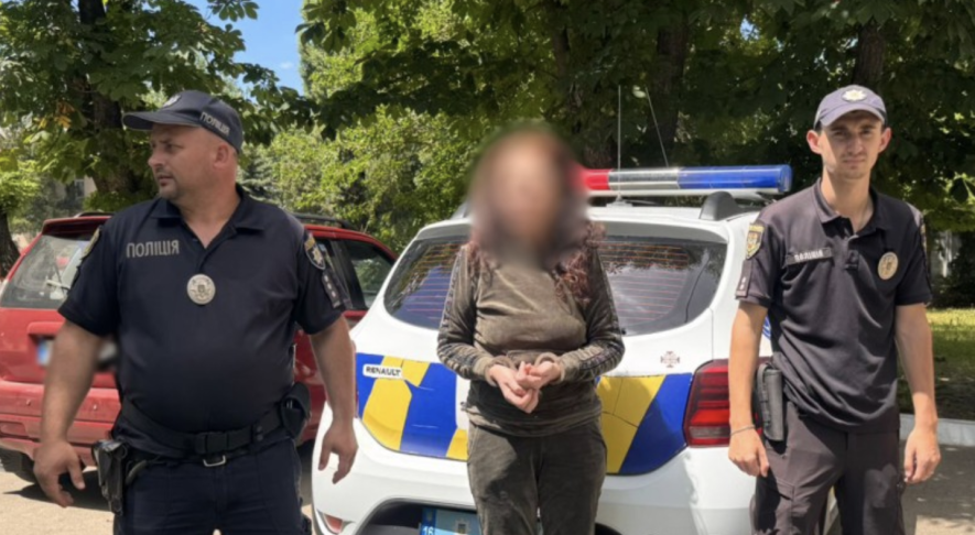 В Одеській області жінка обпалила бабусю гарячою праскою